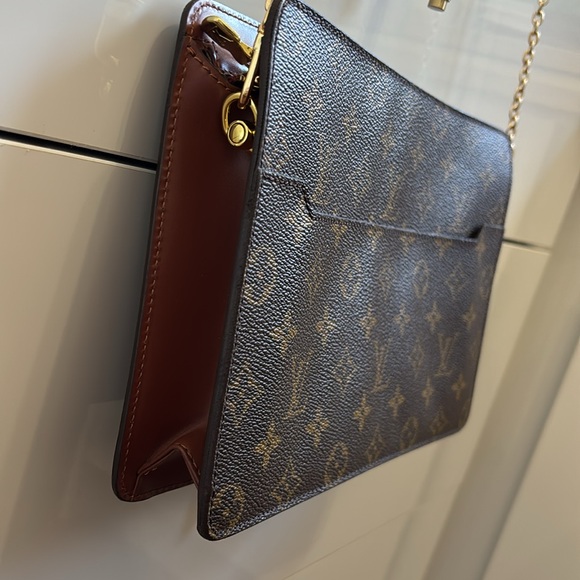 LV bag on chain - Picture 3 of 7